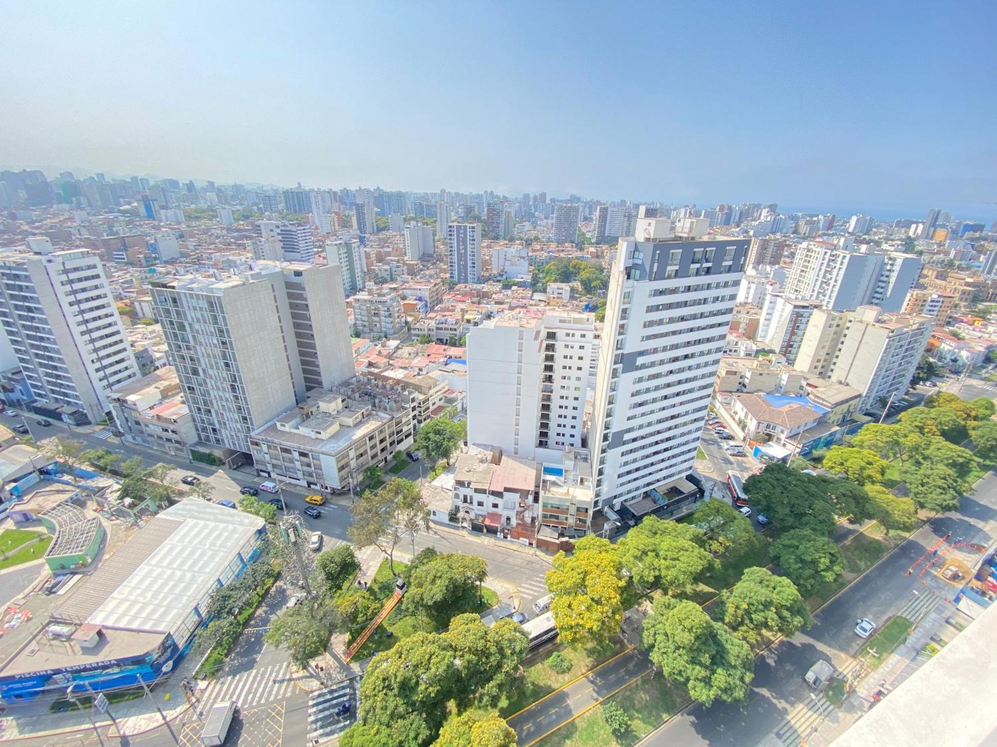 Vista Piso 24 * Lima